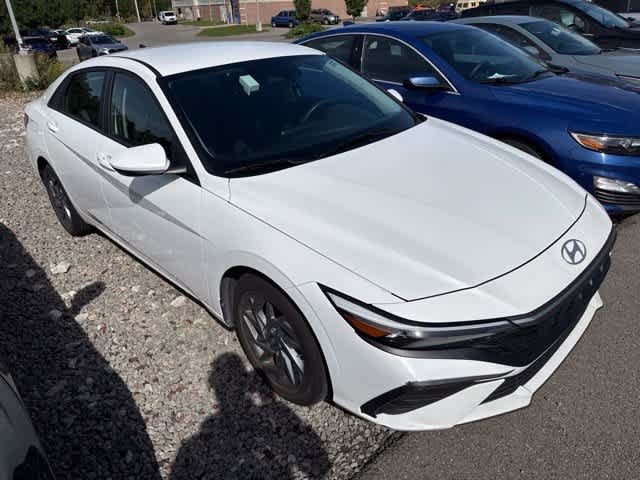 Used 2024 Hyundai Elantra SEL FWD image 3