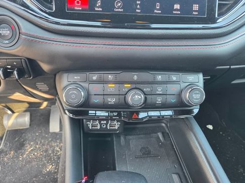 Certified 2024 Dodge Durango R/T AWD/4WD image 9