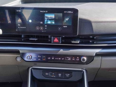 Certified 2025 Kia Carnival LXS image 12