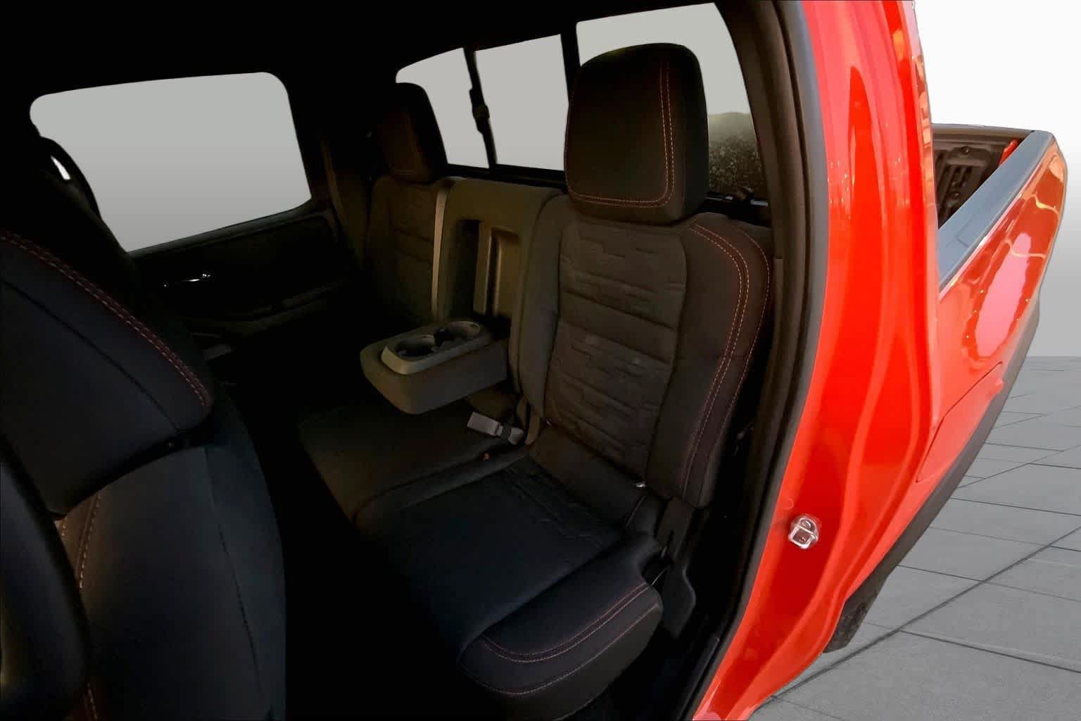 Used 2025 Nissan Frontier PRO-4X AWD/4WD image 18