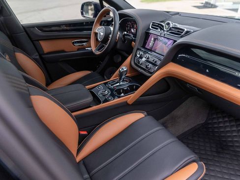 Certified 2024 Bentley Bentayga AWD/4WD image 2