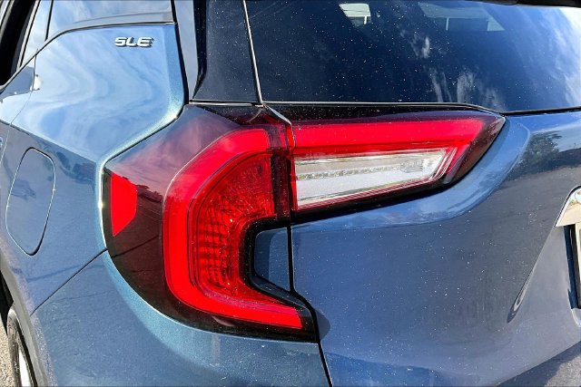 Used 2024 GMC Terrain SLE w/ Driver Convenience Package FWD image 29