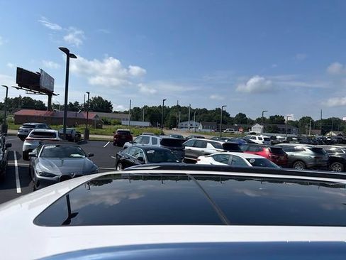 Used 2018 Ford Explorer Limited w/ Ford Safe & Smart Package AWD/4WD image 3
