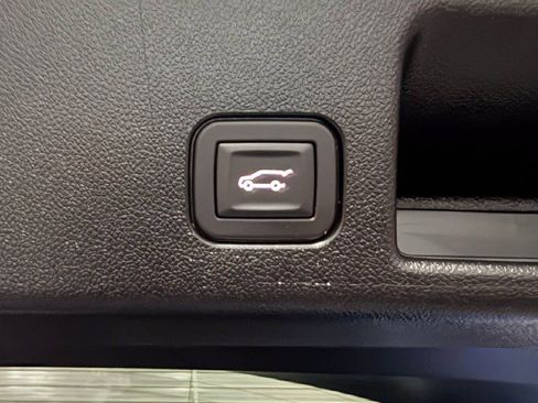 Used 2025 Chevrolet Equinox EV RS image 34