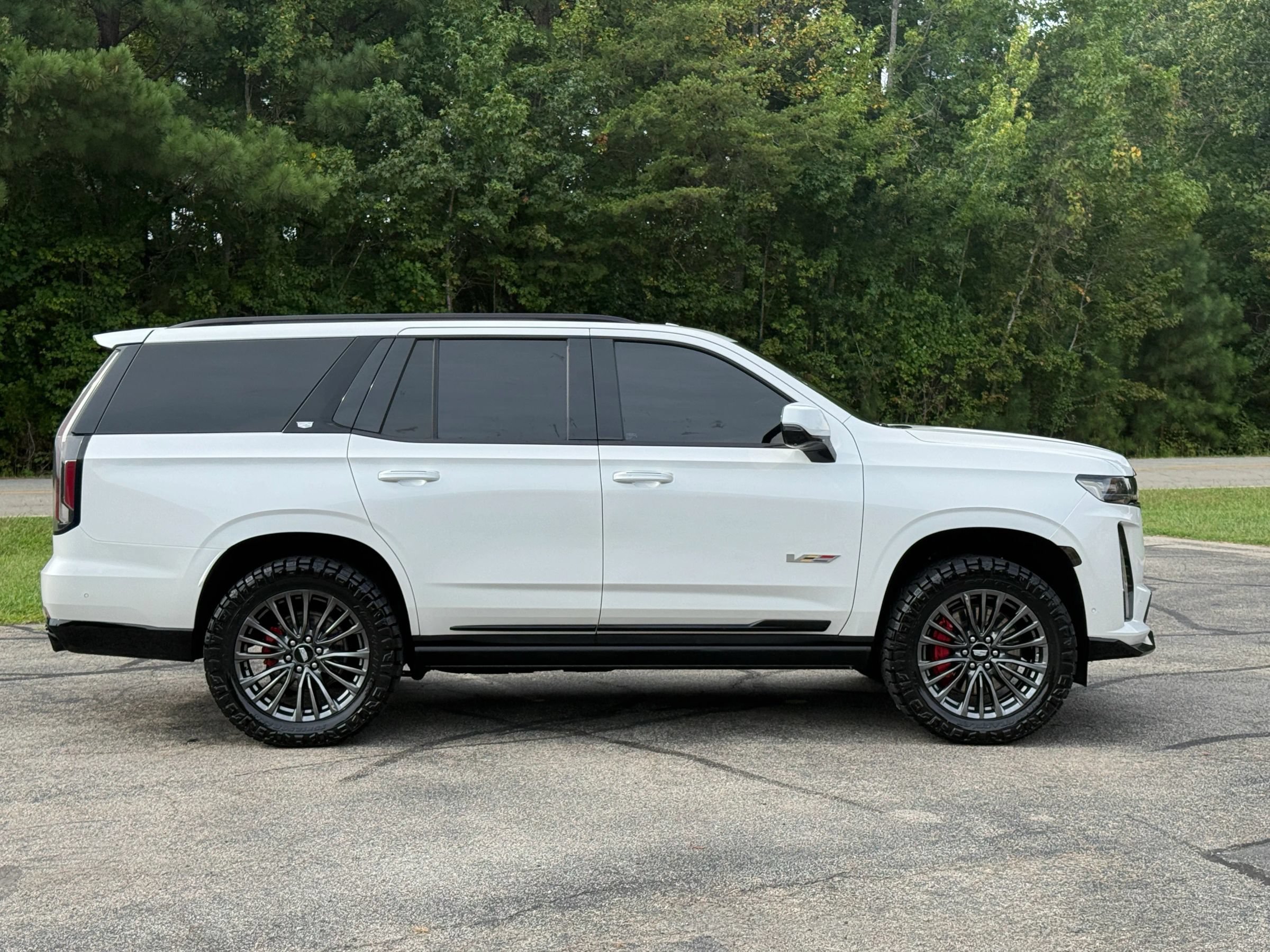 Used 2023 Cadillac Escalade V AWD/4WD image 2