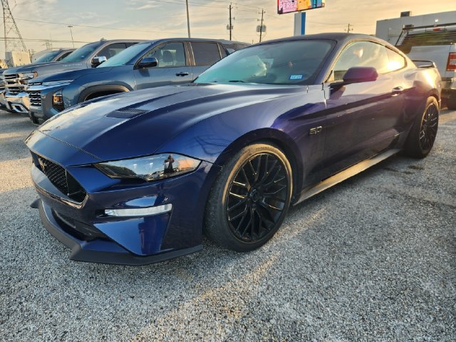 Used 2018 Ford Mustang GT Premium w/ GT Performance Package RWD image 3