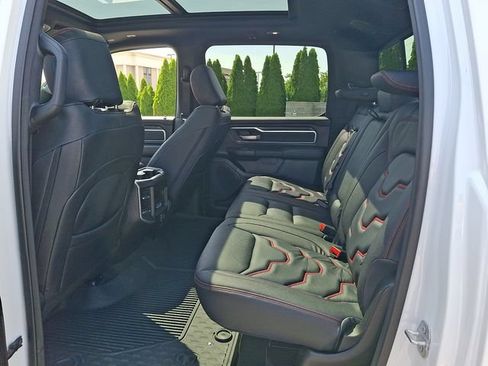 Used 2022 RAM 1500 Big Horn AWD/4WD image 10