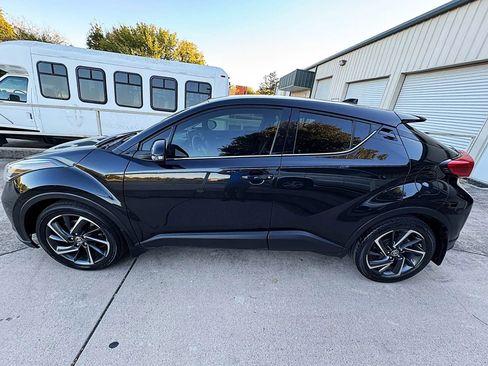 Used 2020 Toyota C-HR Limited image 7