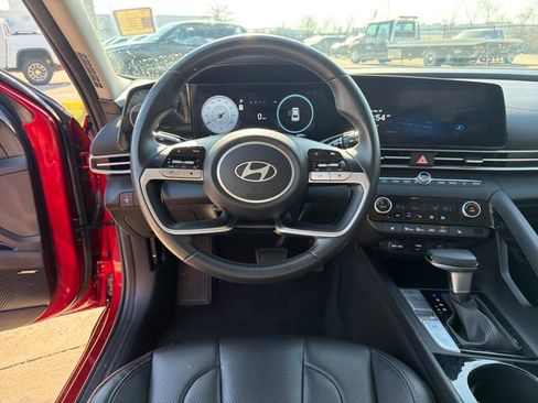 Used 2025 Hyundai Elantra Limited image 16