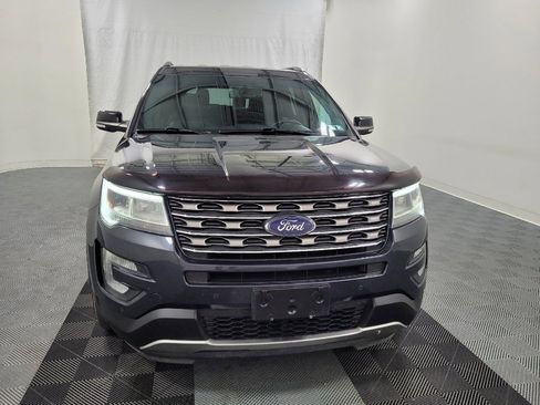 Used 2017 Ford Explorer XLT w/ Equipment Group 202A AWD/4WD image 14
