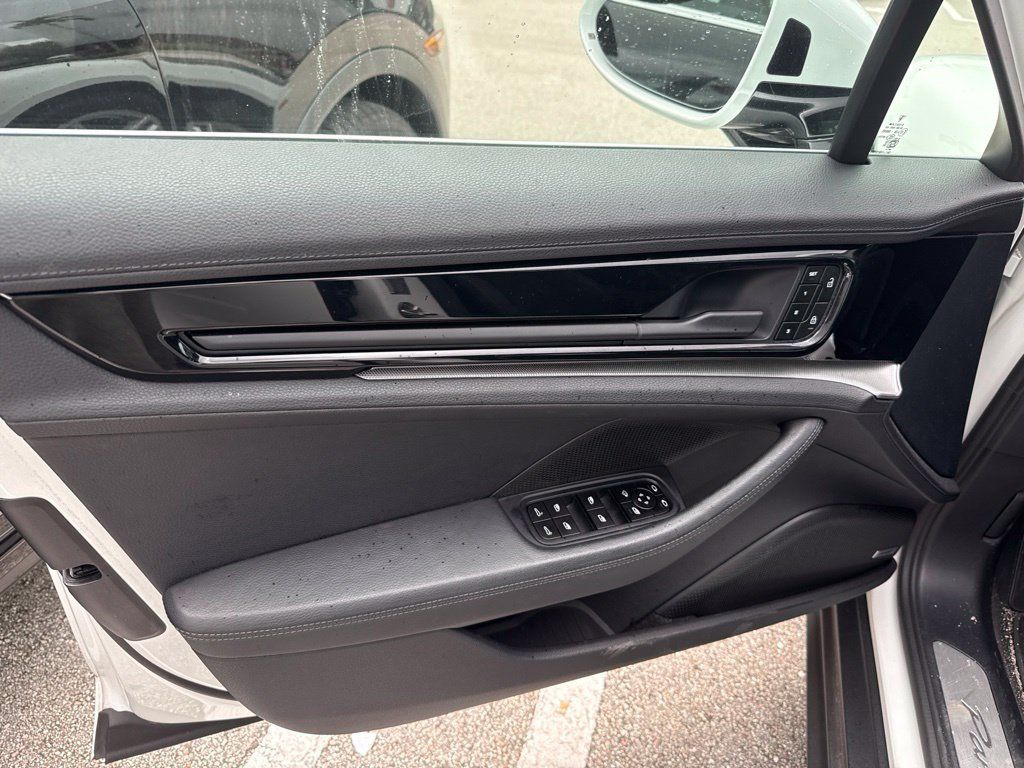 Certified 2025 Porsche Panamera RWD image 6