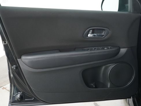 Used 2017 Honda HR-V LX image 19