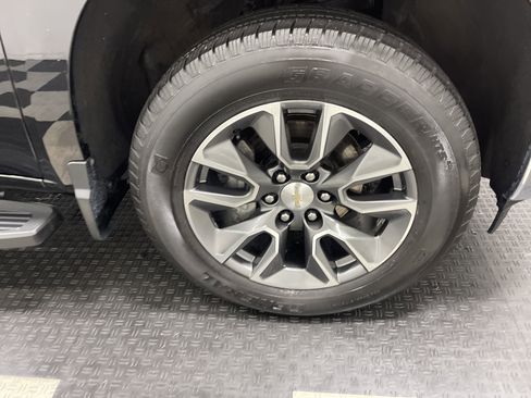 Used 2023 Chevrolet Silverado 1500 LT AWD/4WD image 28