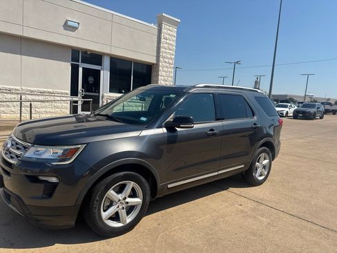 Used 2019 Ford Explorer XLT w/ Equipment Group 201A FWD image 1