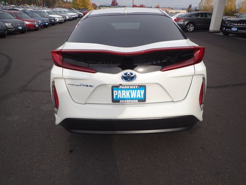 Used 2018 Toyota Prius Prime Plus image 4