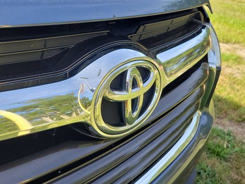 Used 2015 Toyota Highlander LE FWD image 5