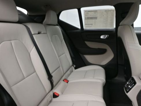 New 2026 Volvo XC40 B5 Plus w/ Protection Package Premier AWD/4WD image 32