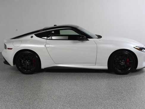 Used 2024 Nissan Z Performance w/ Floor Mat Package RWD image 4