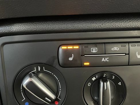 Used 2015 Volkswagen Beetle 1.8T image 8