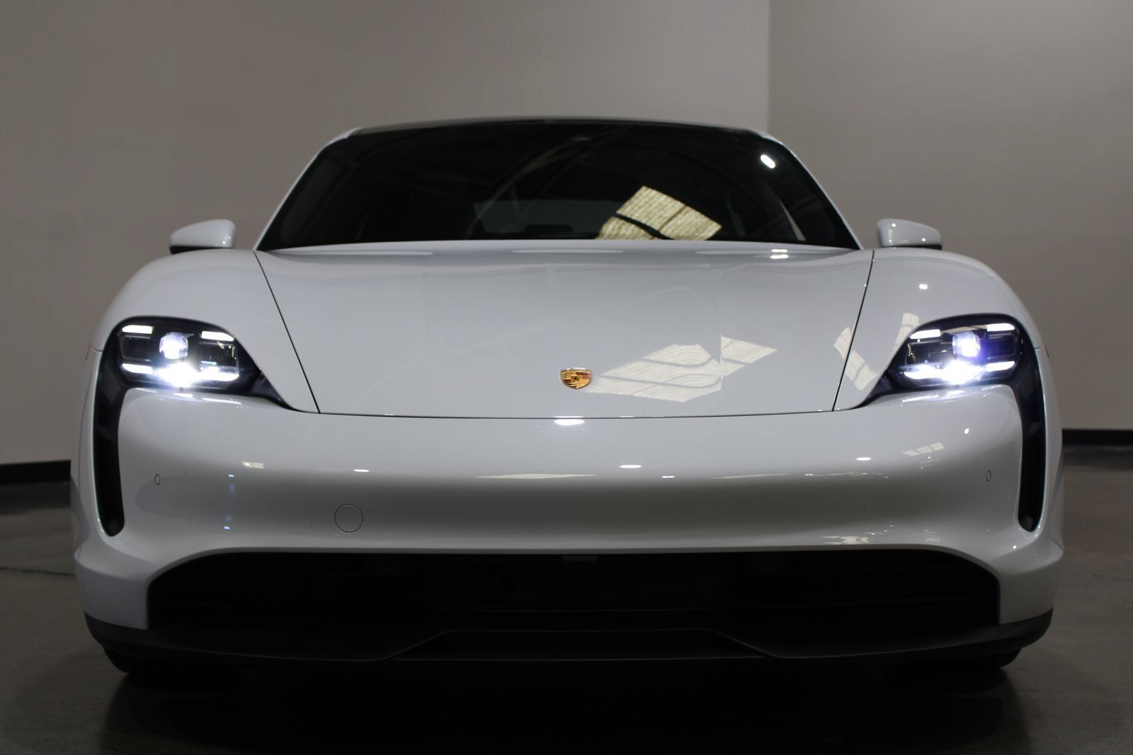 Used 2023 Porsche Taycan RWD image 5
