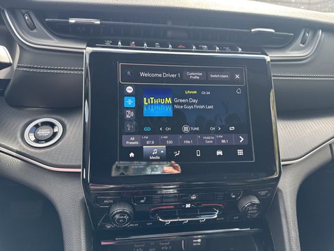 Certified 2023 Jeep Grand Cherokee Altitude image 21