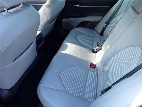 Used 2020 Toyota Camry SE FWD image 8