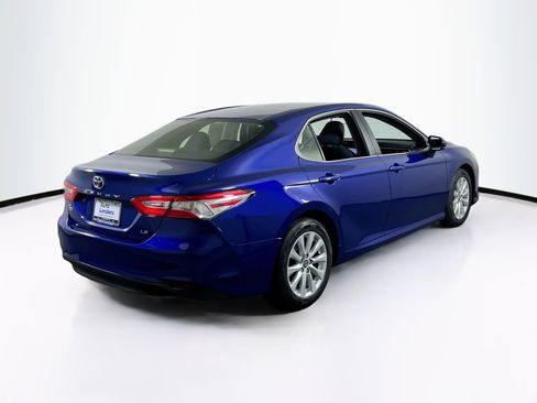 Used 2018 Toyota Camry LE image 5