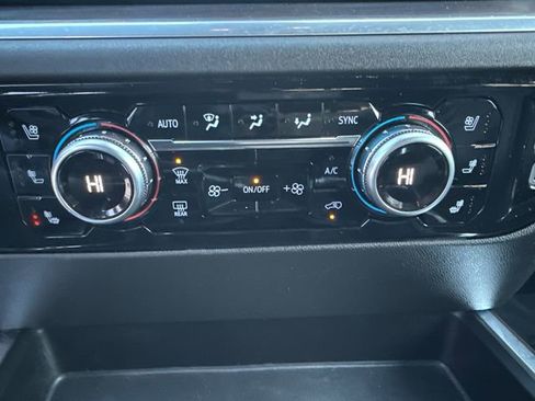 Used 2022 GMC Sierra 1500 SLT w/ SLT Convenience Package image 32