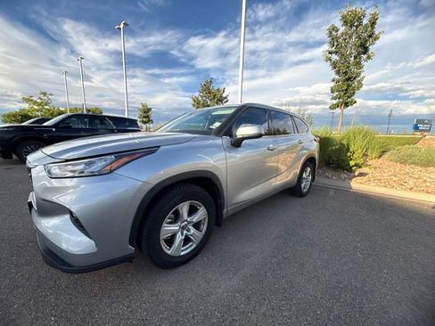 Used 2020 Toyota Highlander LE AWD/4WD image 13