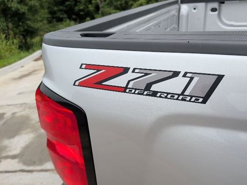 Used 2018 Chevrolet Silverado 1500 LT w/ Texas Edition AWD/4WD image 13