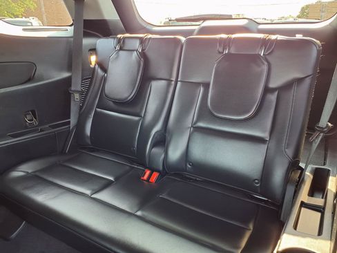 Used 2021 Ford Explorer XLT w/ Equipment Group 202A AWD/4WD image 8