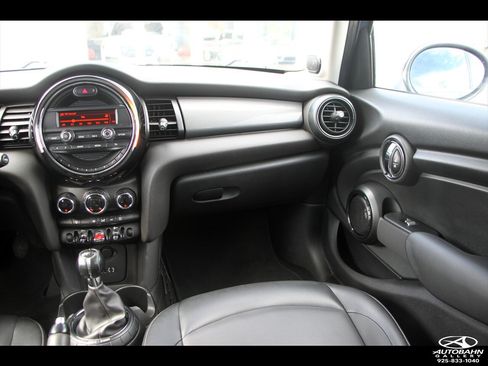 Used 2015 MINI Cooper 4-Door Hardtop w/ Premium Package FWD image 28