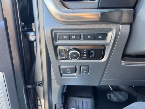 Used 2024 Ford F150 Platinum w/ FX4 Off-Road Package image 21