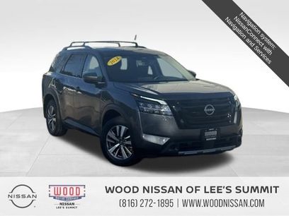 Used 2024 Nissan Pathfinder SL w/ Black Appearance Package