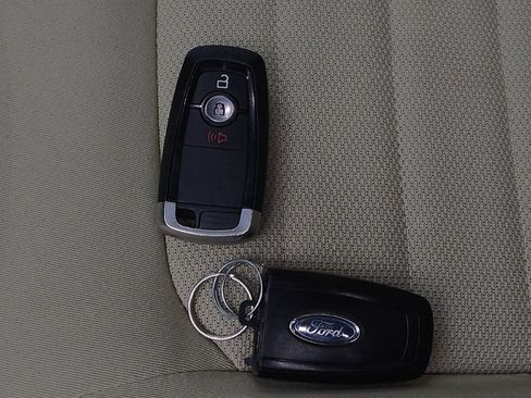 Used 2018 Ford Edge SE FWD image 32