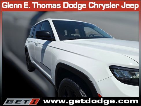 Used 2023 Jeep Grand Cherokee Limited w/ Black Appearance Package RWD image 6