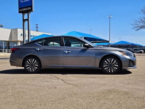 Used 2024 Nissan Altima 2.5 SV image 4