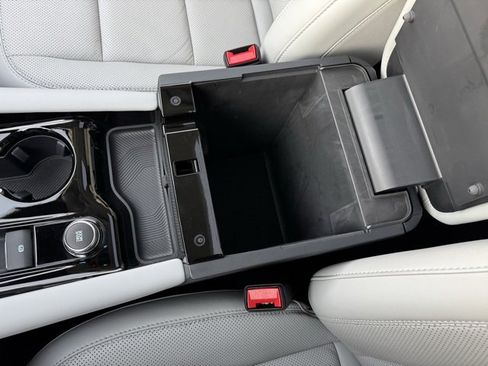 Used 2025 Ford Explorer Platinum w/ LUX Leather Package image 23