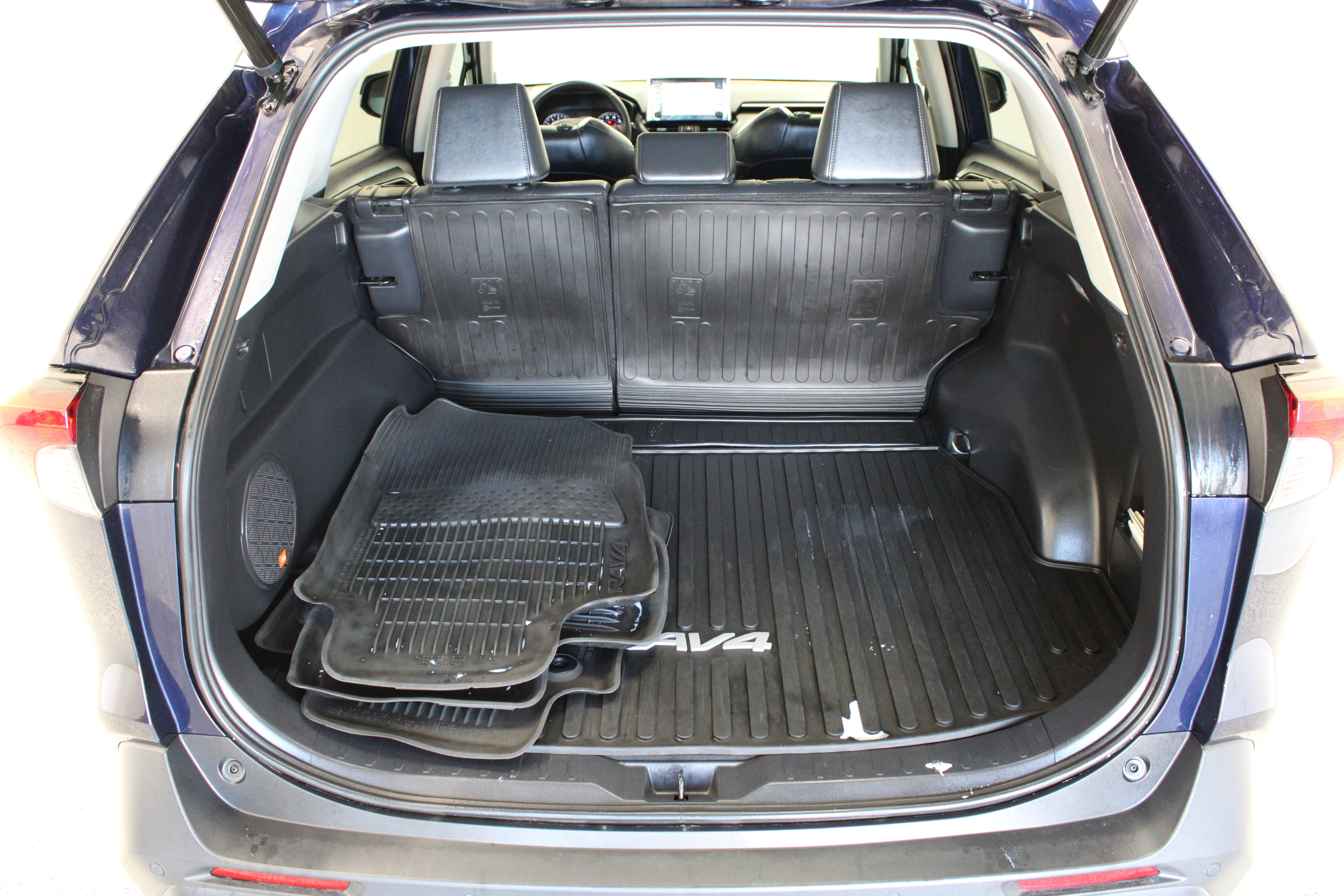 Used 2021 Toyota RAV4 XLE Premium FWD image 34