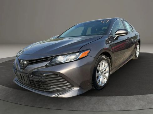Used 2018 Toyota Camry LE FWD image 1