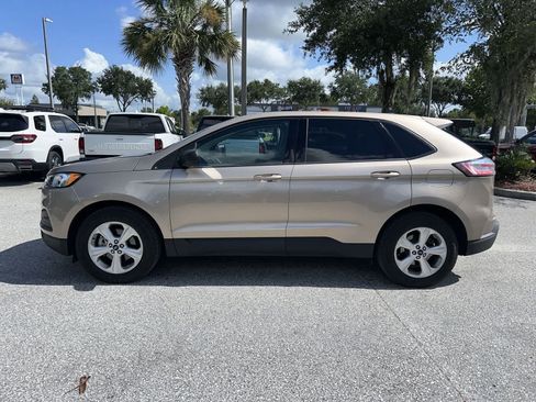 Used 2020 Ford Edge SE FWD image 3