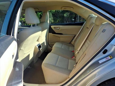 Used 2016 Toyota Camry LE image 11