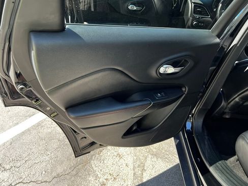 Used 2019 Jeep Cherokee Trailhawk w/ Cold Weather Group AWD/4WD image 20