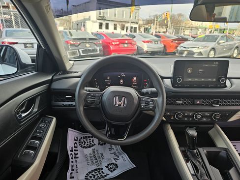 Used 2023 Honda Accord EX image 18