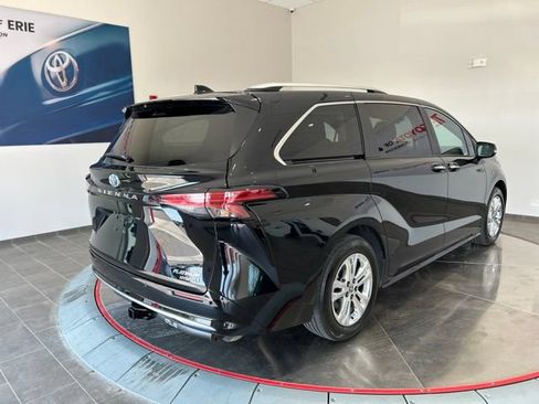 Used 2024 Toyota Sienna Platinum AWD/4WD image 6