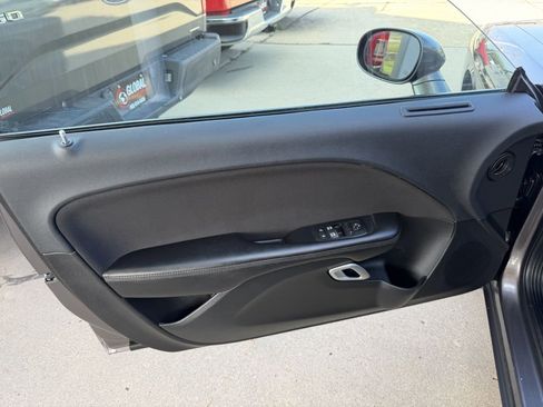 Used 2016 Dodge Challenger SXT image 10