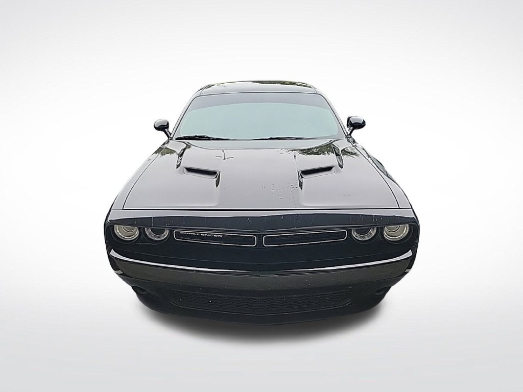 Used 2018 Dodge Challenger SXT RWD image 2
