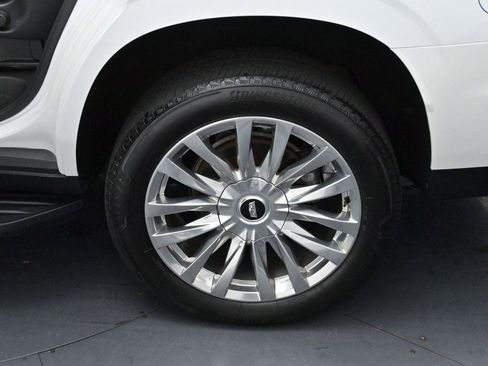 Used 2023 Cadillac Escalade Premium Luxury AWD/4WD image 38