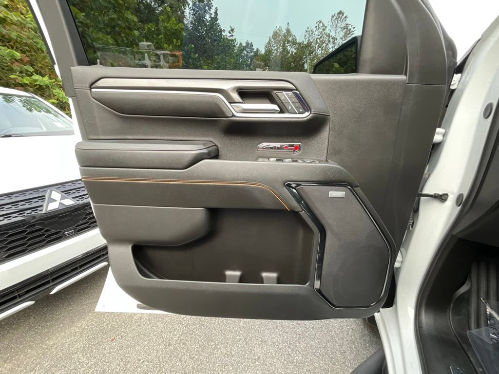 Used 2024 GMC Sierra 1500 AT4 w/ Technology Package AWD/4WD image 9