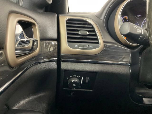 Used 2017 Jeep Grand Cherokee Overland AWD/4WD image 18